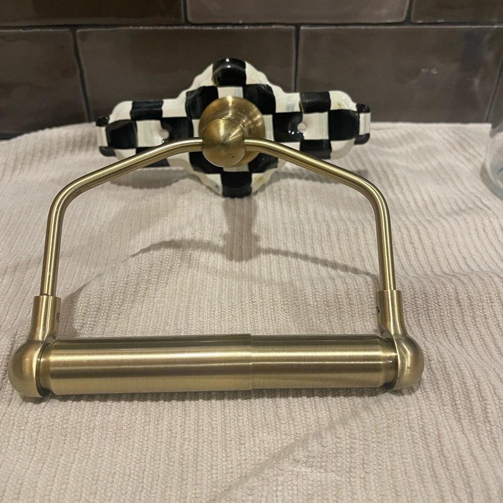 Mackenzie-Childs toilet roll dispenser. Courtly check.